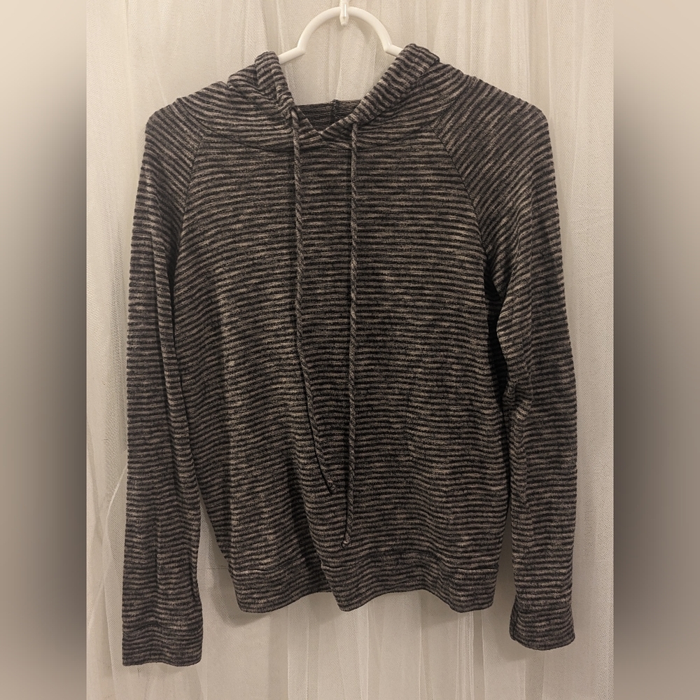 🌼$5 for $30🌼 Super soft hooded top